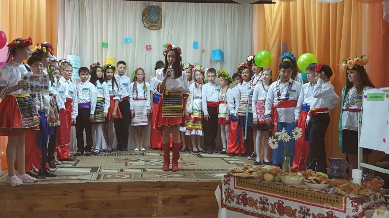 Школьный фестиваль ко Дню языков.