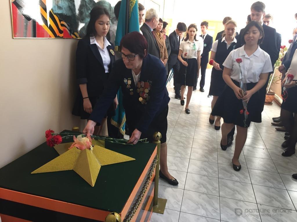 Возложение цветов в Зале Боевой славы!